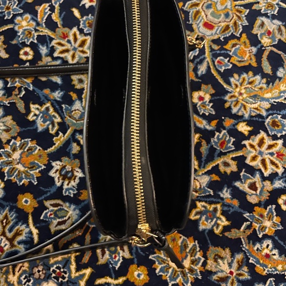 Tory Burch pebbled patent leather crossbody bag - Picture 6 of 9